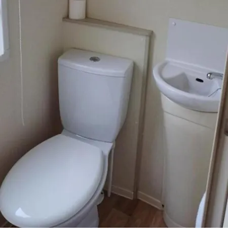 3-bed Caravan Sleeps 6 Travel Cot With Indoor Pool Sen Wigton