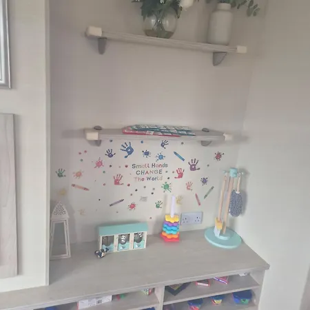 Holiday home 3-bed Caravan Sleeps 6 Travel Cot With Indoor Pool Sen